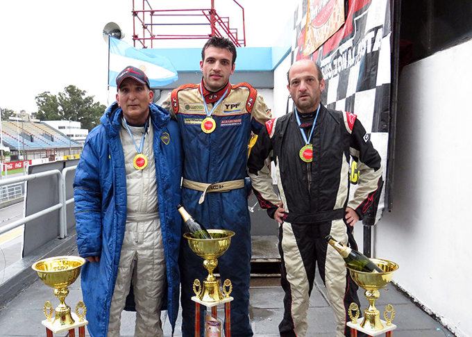 El podio de la Clase A: 1° Di Nucci, 2° Ferrón y 3° Larroque.